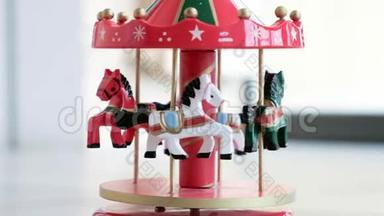音乐盒，马，白色旋转木马，红色旋转木马，马，玩具特写